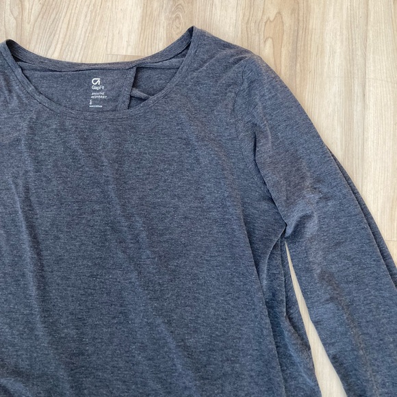 Gapfit Open Back Shirt - Picture 1 of 6